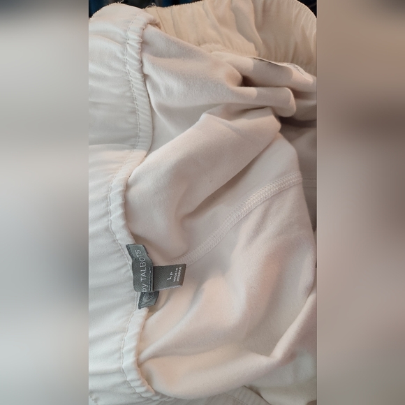 Women's Talbots White Skort, Size L - Picture 2 of 10